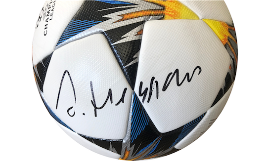 Originaler adidas Finale Kiev Spielball unterschrieben von Jupp Heynckes