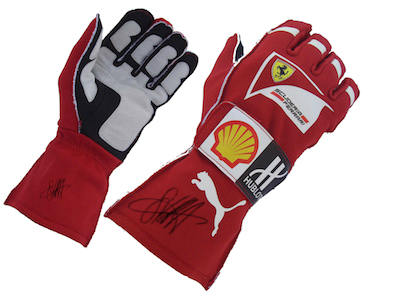 Handsignierte Scuderia Ferrari Handschuhe von Sebastian Vettel