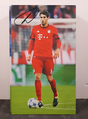 Player portrait signed by Javi Martinez FC Bayern Munich