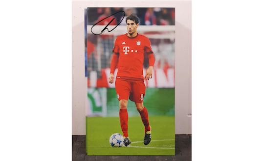 Player portrait signed by Javi Martinez FC Bayern Munich