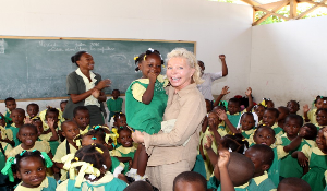 UNESCO-Sonderbotschafterin Ute-Henriette Ohoven für das Programm Bildung für Kinder in Not