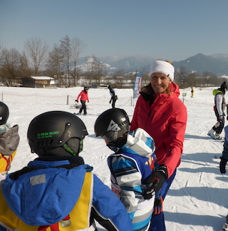 Stiftung Schneekristalle Skiunterricht mit Michaela Gerg, ehemalige Skirennläuferin